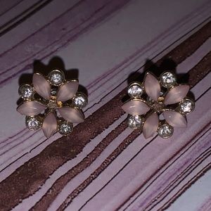✨Pink flower stud earrings✨